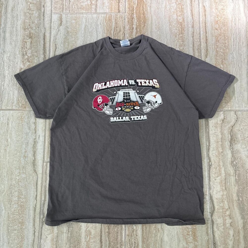 Gildan Men's Grey and White T-shirt